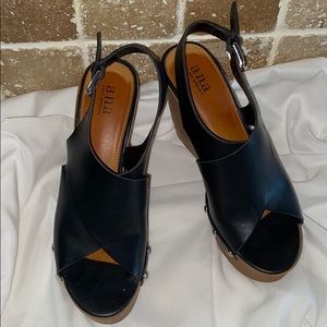 Black wedges great condition